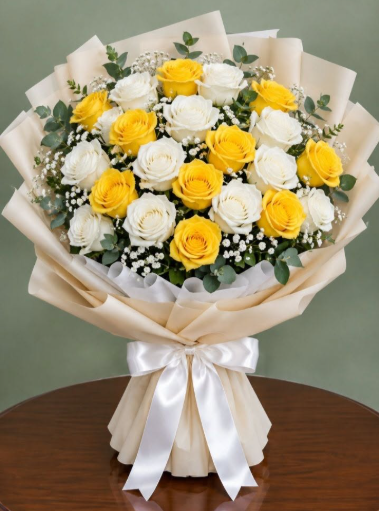 Radiant Harmony 30 White & Yellow Rose Bunch